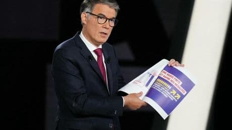 Los socialistas franceses reeligen a Faure como líder por la mínima