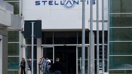 Stellantis: pourquoi la France risque d’être pénalisée par le coup de frein sur l’électrique de la nouvelle direction