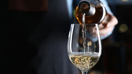 Après la vague du rosé, le vin blanc fait son retour