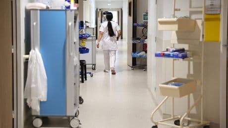 Personnel non soignant à l’hôpital : la Cour des comptes préconise une optimisation