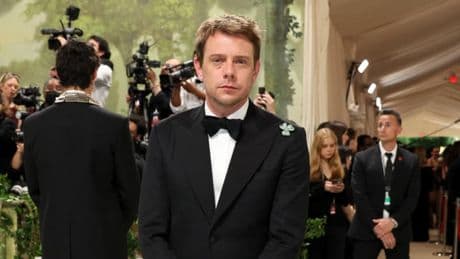 "Je veux établir un langage, une ambiance": comment Jonathan Anderson compte "reprogrammer" Dior