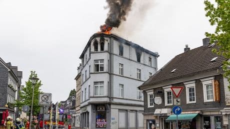 In Wermelskirchen - Drei Feuer in einer Nacht! War‘s ein Brandstifter?