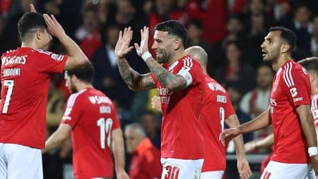 El Benfica, líder provisional, mantiene el pulso al Sporting