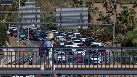 La DGT pide consultar el estado de las carreteras por las lluvias Semana Santa: estos son los canales
