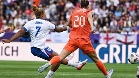 Herbeleef hoe de Oranje Leeuwinnen een pak rammel kregen van Engeland en Sarina Wiegman