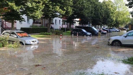 Berlin: Wasserleitung geborsten – mehrere Straßen in Lichtenberg überflutet