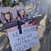 REPORTAGE. "On est là pour protéger nos enfants" : qui sont les "Pink Ladies", ces femmes britanniques qui manifestent contre les migrants ?