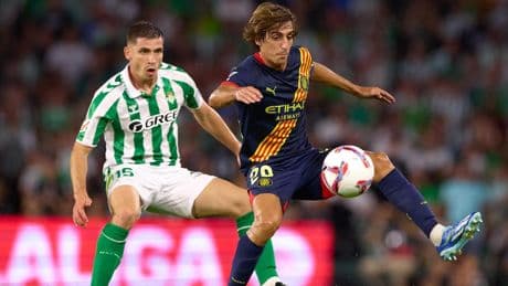 Diez jugadores del Betis, en la rampa de salida