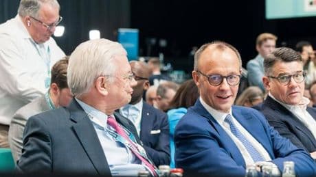 Roland Koch: „Im Unternehmen herrscht eher ein Prinzip von Befehl und Gehorsam“