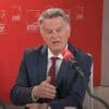 Fabien Roussel veut "remplacer le RSA par un salaire", en échange "d'un emploi ou d'une formation" proposés "à chaque Français"
