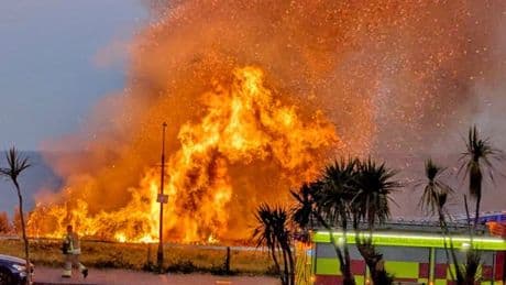 Bournemouth wildfire: Moment 'deliberate' blaze engulfs cliff above popular beach