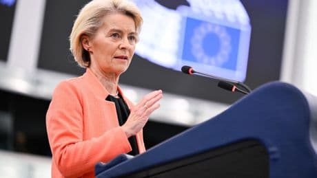 La 'gran coalición' presta un apoyo crítico a Von der Leyen frente a la moción de censura de la derecha radical