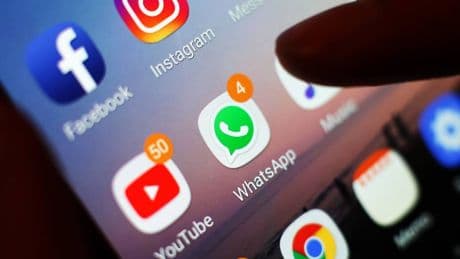 „Total digital“: KI gegen Einsamkeit – Falsche Freunde bei Facebook