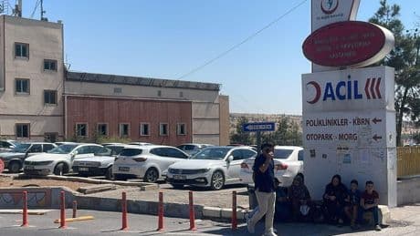 Urfa'da tarım işçilerini taşıyan minibüs kaza yaptı: 15 kişi yaralandı