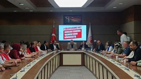 İşçiler hazırladıkları yasa tasarısı için Meclis'te