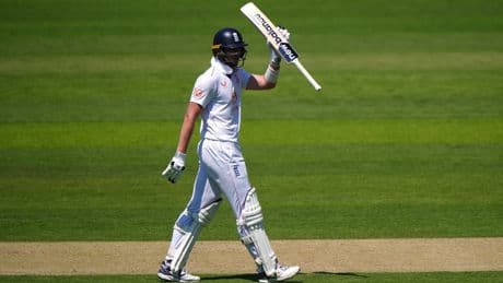 Jamie Smith picks up the baton for England after early Joe Root dismissal