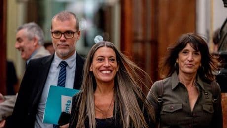 Junts y PSOE acuerdan que Catalunya asuma la gestión de los secretarios e interventores municipales