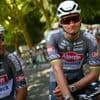 Mathieu van der Poel virtueel in gele trui na vroege aanval met ploeggenoot
