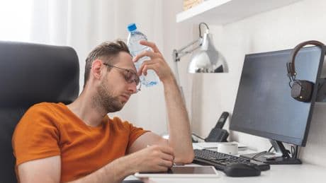 Horaires adaptés, arrêt des tâches pénibles : le gouvernement renforce les obligations des employeurs face aux pics de chaleur