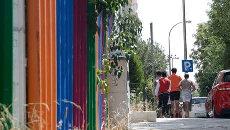 Vivir junto al centro de menores migrantes de Hortaleza: "El problema es que son muchos y poco atendidos"