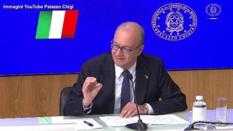 Scuola, il ministro Valditara: "Arresto in flagranza per chi picchia i docenti"