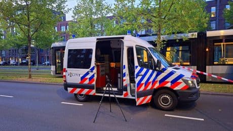 Scooterrijder (18) overleden door botsing met tram in Rotterdam