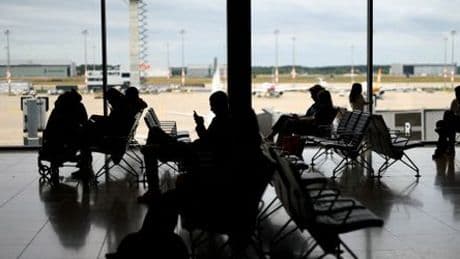 Handgepäckgebühren: Verbraucherschützer verklagen Airlines wegen Zusatzkosten
