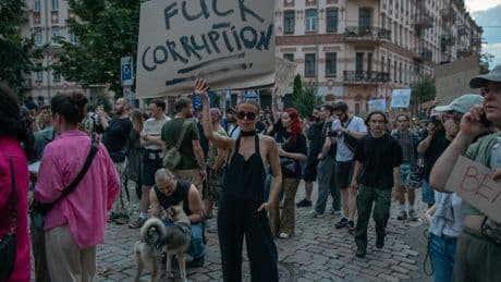 «Avec cette loi, le gouvernement nous crache au visage» : des centaines d’Ukrainiens descendent dans la rue pour dénoncer les dérives du pouvoir