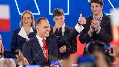 Boxeo, peleas de 'hooligans' y fan de Trump: quién es Karol Nawrocki, el nuevo presidente ultraconservador de Polonia