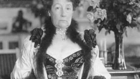 She Was No Beauty, but This Gilded Age Hostess Knew How to Party