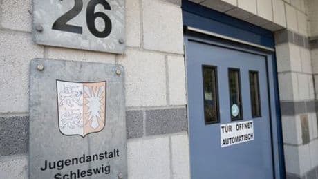 Jugendanstalt Schleswig: Mitarbeiterinnen für Beziehung zu Häftling bestraft
