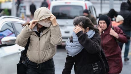 Meteoroloji'den İstanbul, Ankara dahil çok sayıda il için alarm! Çok kuvvetli geliyor