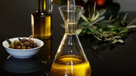 Resolviendo el gran mito que los españoles nos llevamos contando durante décadas: ¿es el aceite de oliva el más sano de todos?