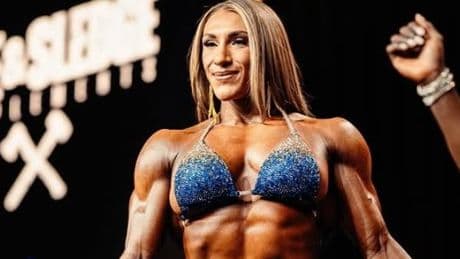 Unfall beim Training - Hantel zerstört Brustimplantat von Bodybuilderin