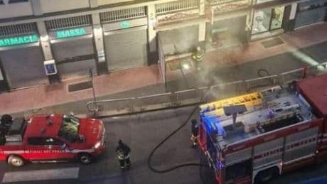 Genova, distrutto da un incendio Il Calzolaio Rapido. Parte una raccolta fondi per aiutare Sabrina e Andrea