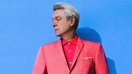 David Byrne guarda al cielo e ritrova la leggerezza
