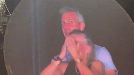 Vom Kuss zur Konsole: Coldplay-Kiss-Cam-Skandal wird zum skurrilen Videospiel