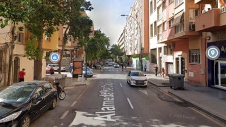 Muere un joven de 21 años apuñalado con un arma blanca en la Alameda de Capuchinos: hay dos personas detenidas