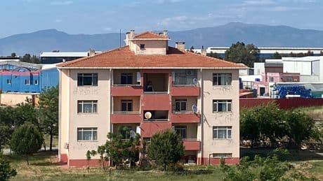 Çiğli Fen Lisesi lojmanının amaç dışı kullanıldığını iddiasıyla inceleme talep edildi