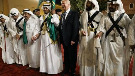 Trumps Golfreise: Milliarden für Amerika, Millionen für die Familie