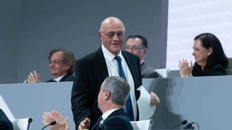 Banco Sabadell bate expectativas al ganar un 59% más y mejora el dividendo en plena pugna política por la opa