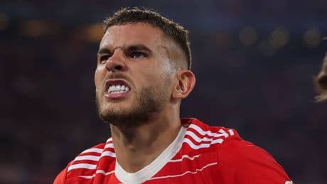 Ex-Bayern-Star Lucas Hernández teilt Video von Geburt seiner Tochter