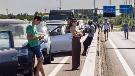 Haringvlietbrug dicht door storing, verkeer weggeleid
