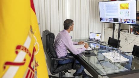Sánchez interrumpe sus vacaciones en La Mareta para 'telepreocuparse' por los incendios