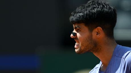 Alcaraz doblega al tornado Khachanov y se cuela en los cuartos de final en Roma