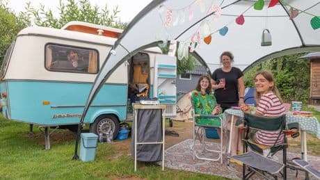Kampeerders drijven de tent uit door de hitte: ’Hoe doen mensen zonder airco dat?’