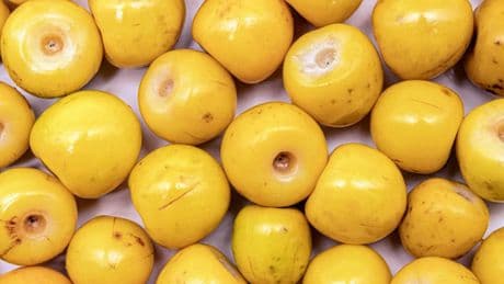 Qué es la fruta de oro: el alimento con colágeno que mantiene la piel suave