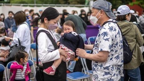 Weniger Arbeit, mehr Kinder? Japans Antwort auf Geburtenkrise