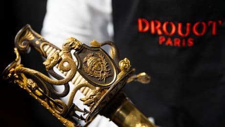 Vendu près de 4,7 millions d’euros, un sabre de Napoléon frôle un record mondial aux enchères