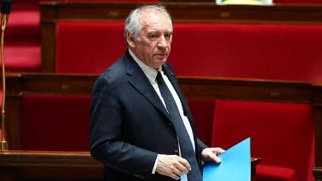 «Il va essayer de sortir la tête haute» : après un répit cet été, François Bayrou se tourne vers l’épreuve décisive de la rentrée